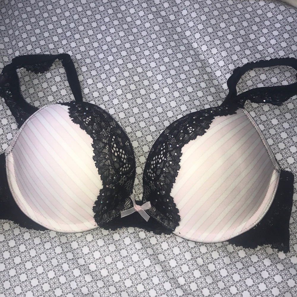 VICTORIAS SECRET PUSH UP BRA